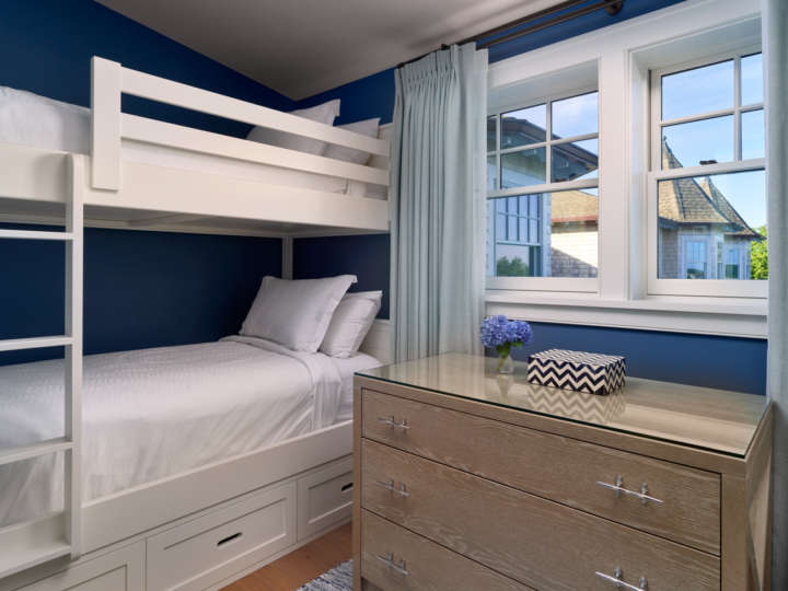Room with bunkbeds
