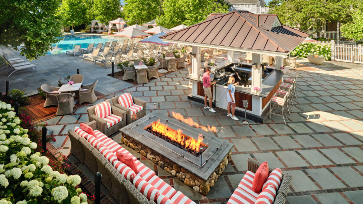 Roxy Pool Bar at the Harbor View Hotel