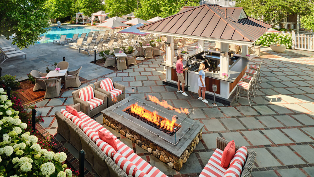 Roxy Pool Bar at the Harbor View Hotel